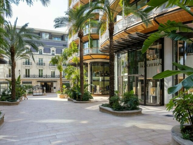 Office in a prestigious building