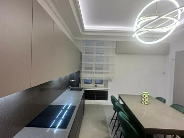 Appartement rénové 3 pièces plein centre.