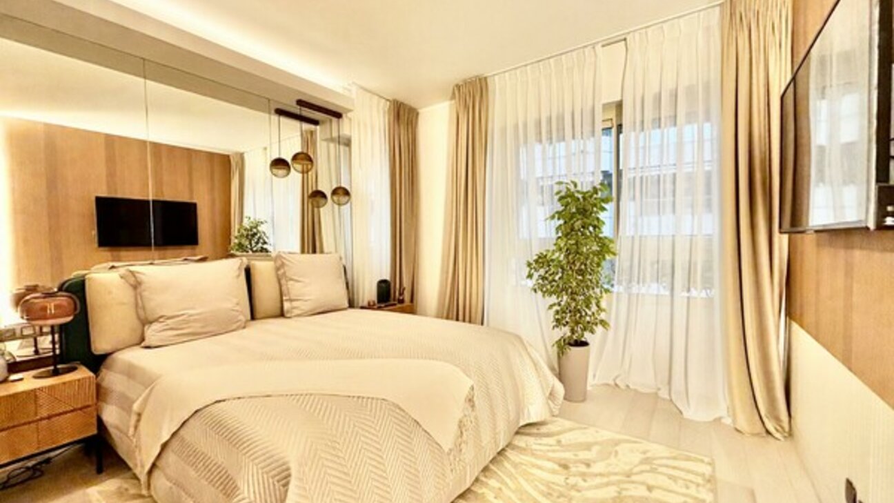 A renovated apartment in the Saint Roman district - 10 / 16