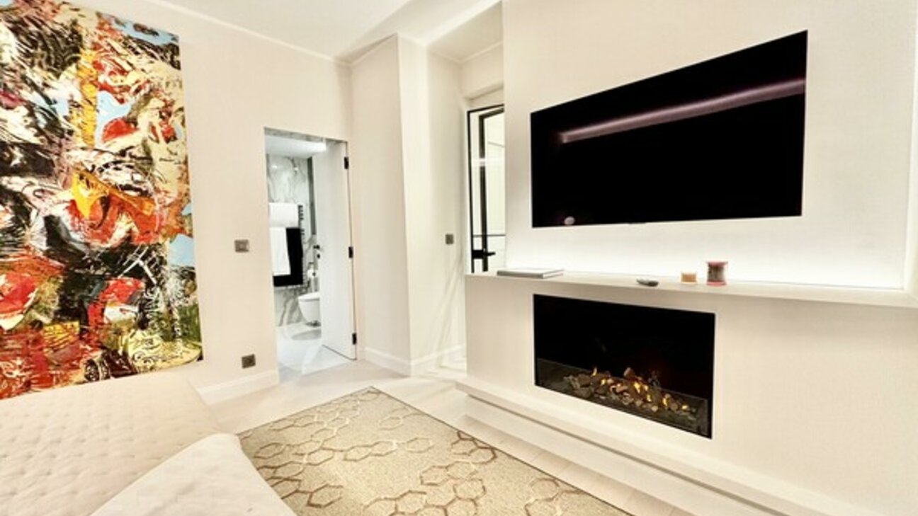 A renovated apartment in the Saint Roman district - 8 / 16