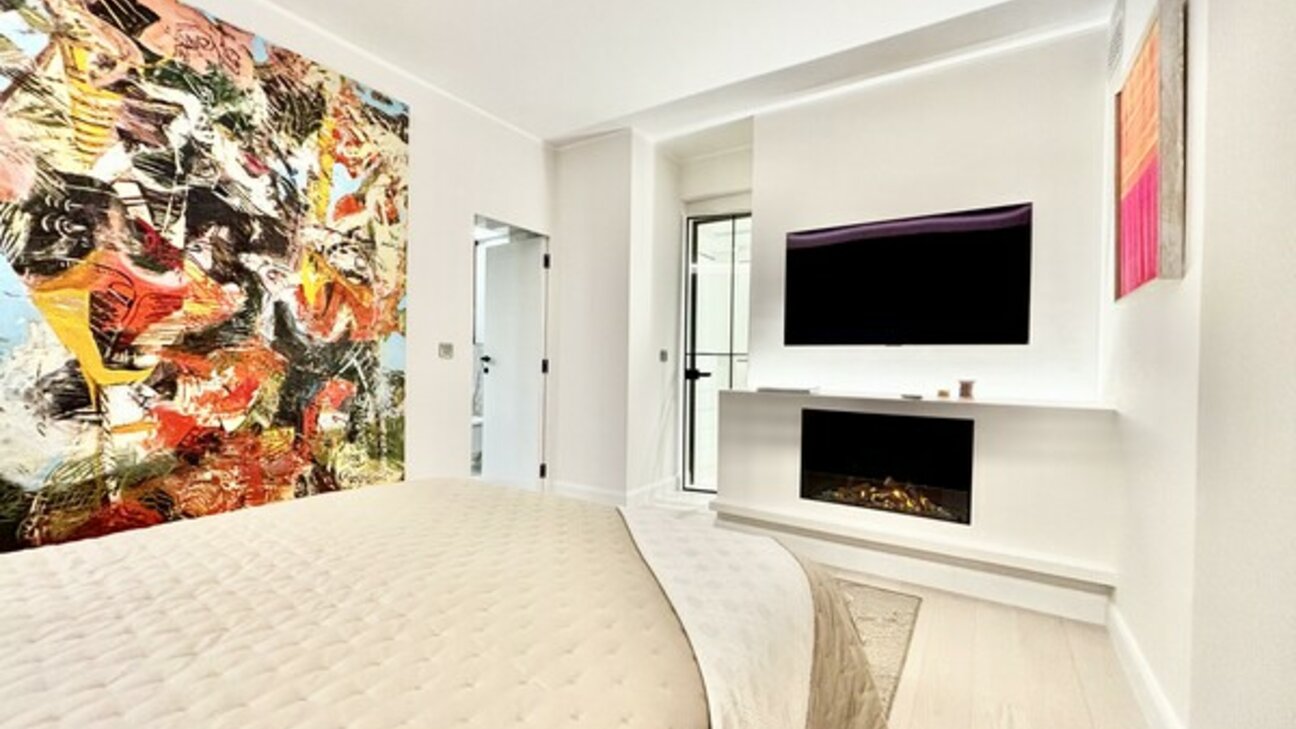 A renovated apartment in the Saint Roman district - 7 / 16