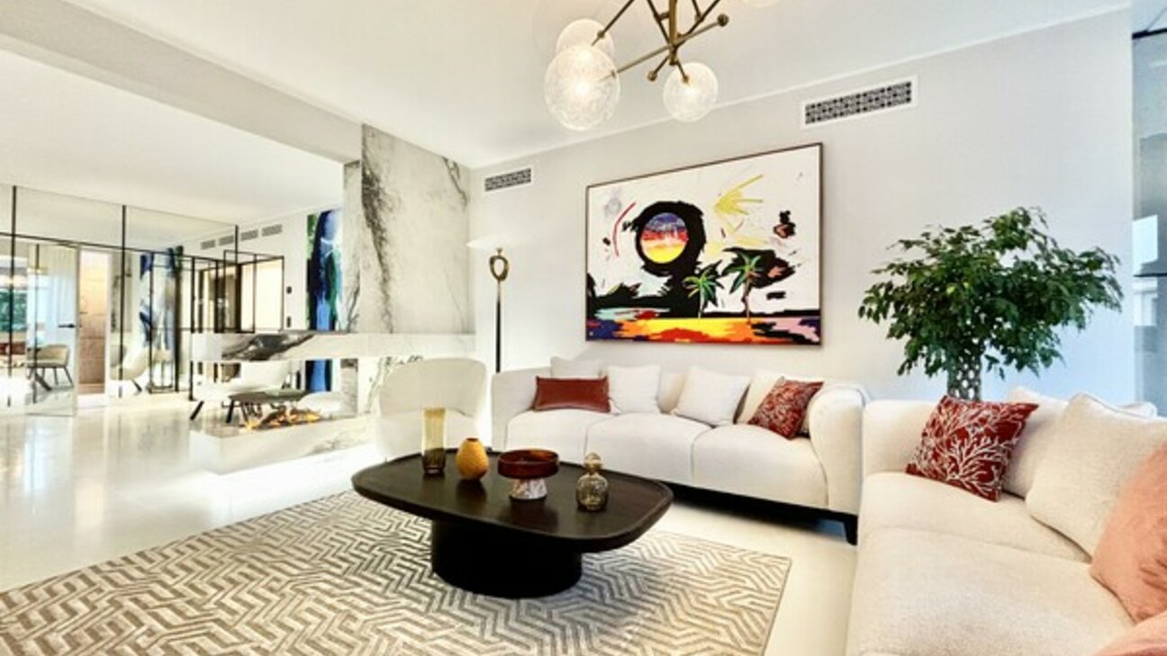 A renovated apartment in the Saint Roman district - 1 / 16