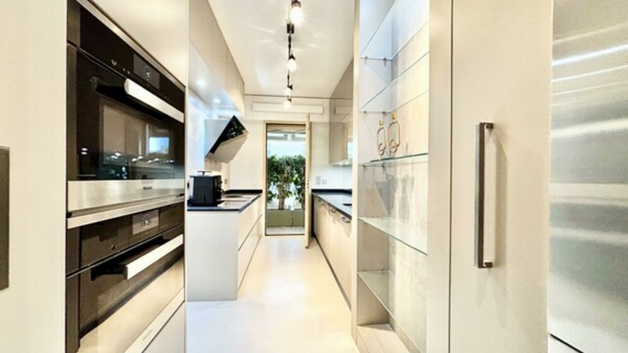 A renovated apartment in the Saint Roman district - 4 / 16