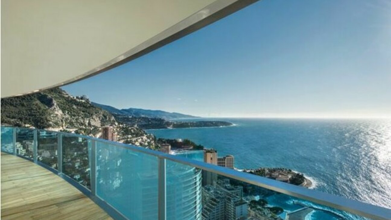 3 bedroom apartment at Tour Odeon - 1 / 5