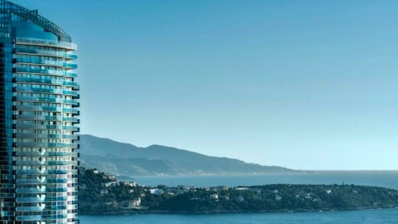 Luxurious apartment with Panoramic Views – Tour Odéon - 1 / 5