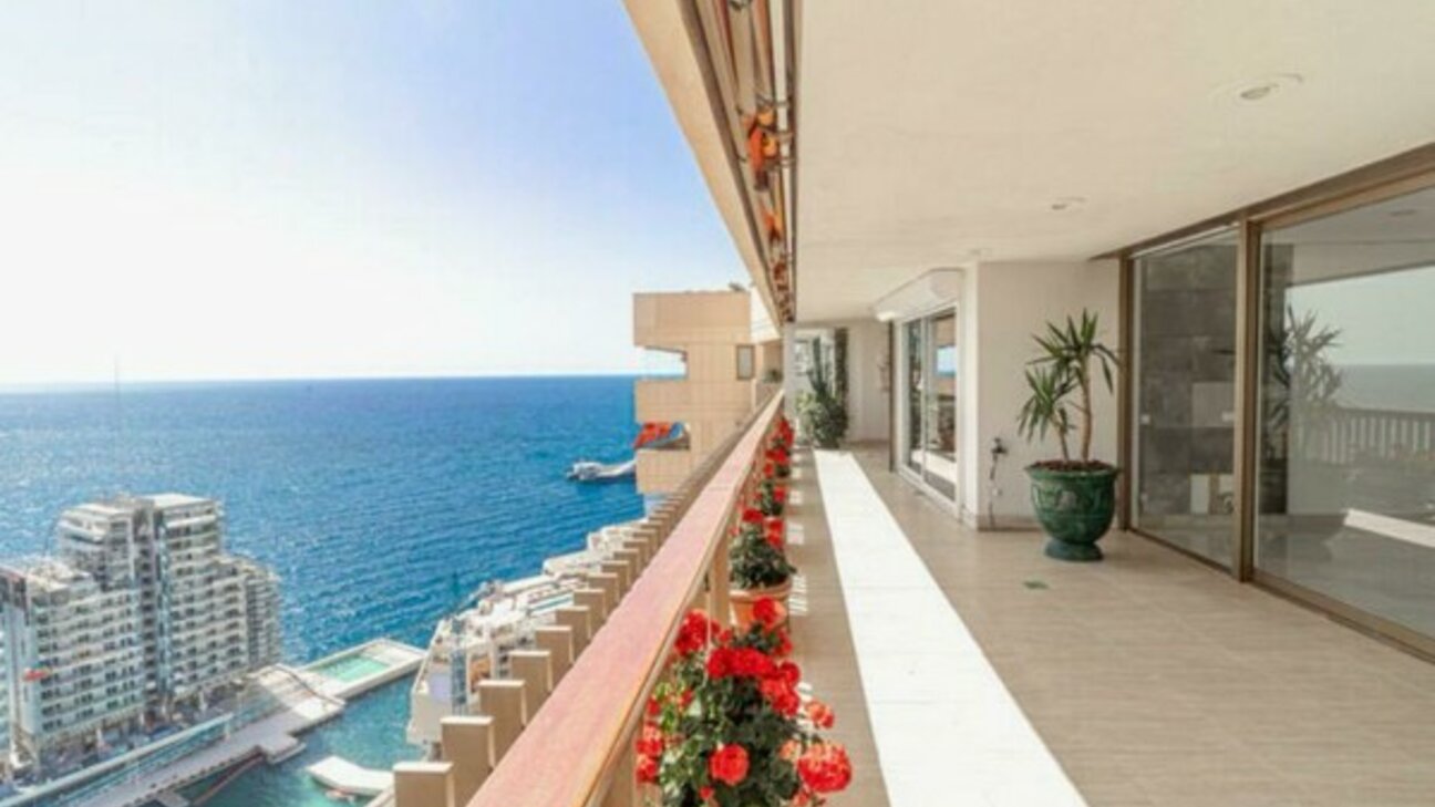 Exceptional Duplex Penthouse in the Carrée d'Or - 2 / 9