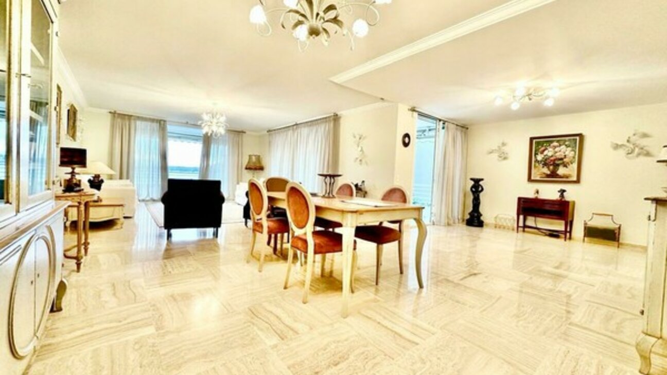 Very large apartment to renovate with sea view - CANNES - 3 / 12