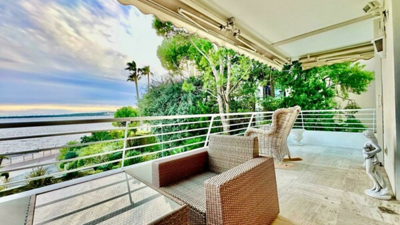 Very large apartment to renovate with sea view - CANNES - 2 / 12