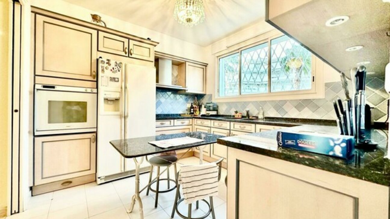 Very large apartment to renovate with sea view - CANNES - 5 / 12