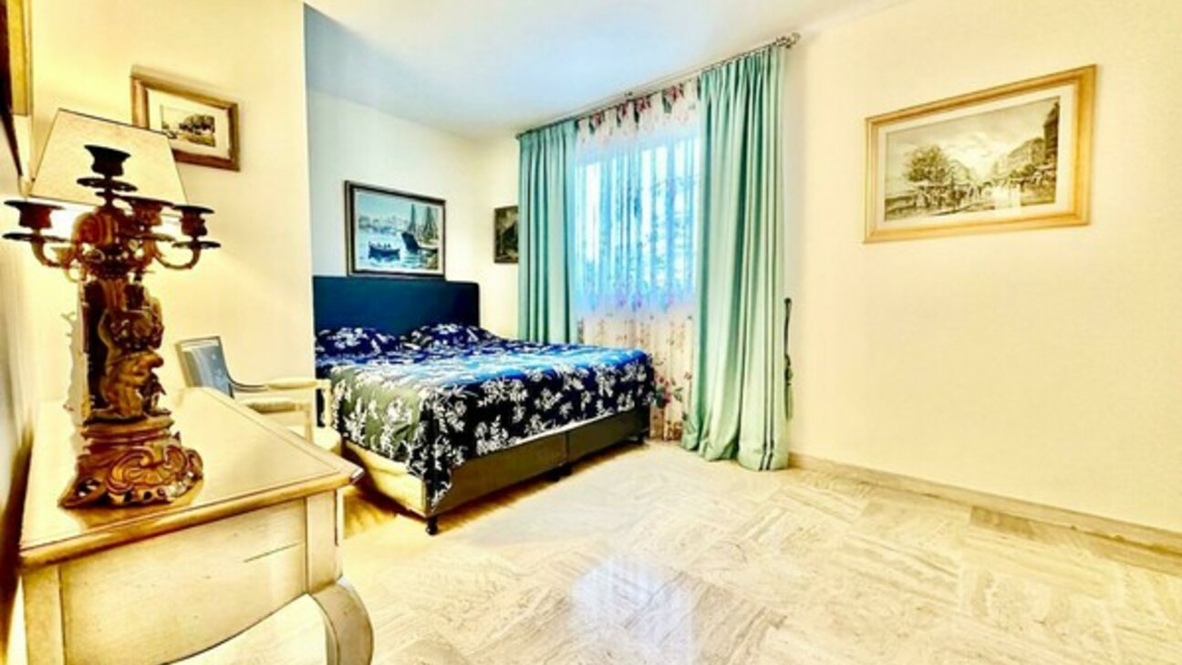 Very large apartment to renovate with sea view - CANNES - 9 / 12