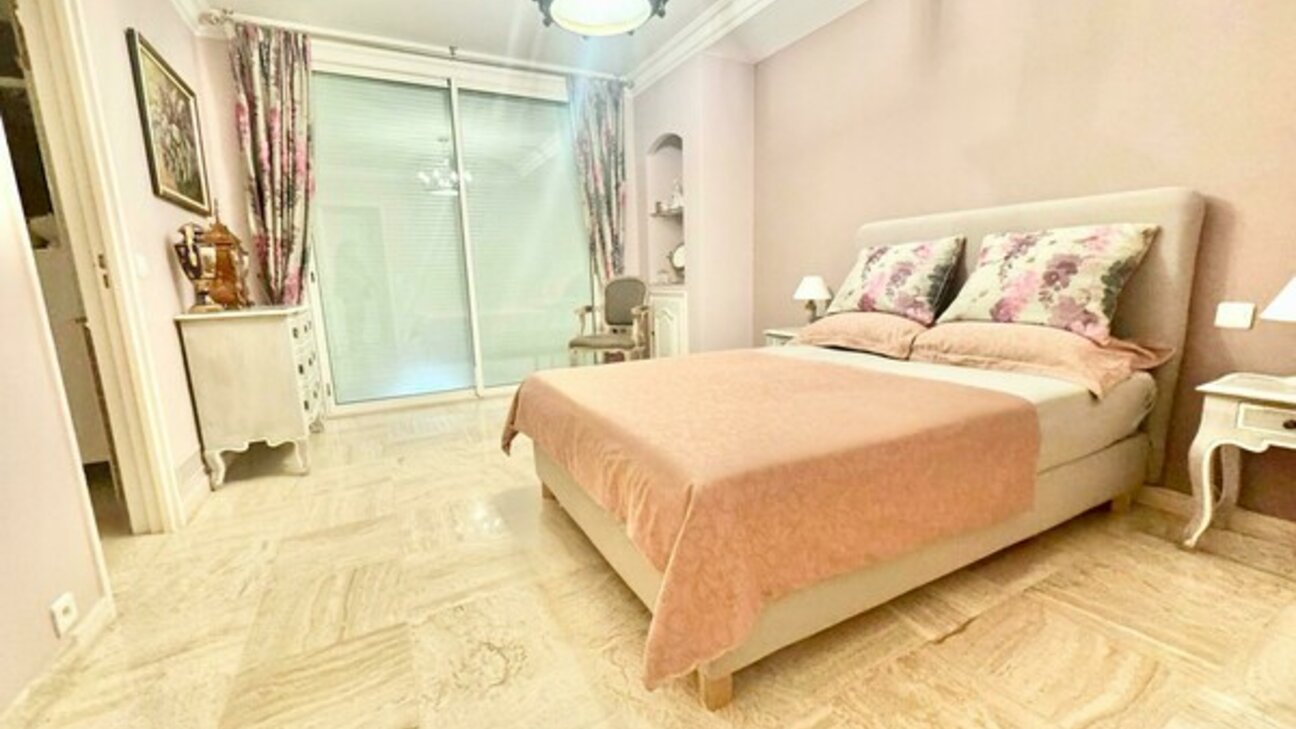 Very large apartment to renovate with sea view - CANNES - 11 / 12