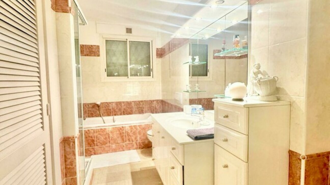 Very large apartment to renovate with sea view - CANNES - 8 / 12