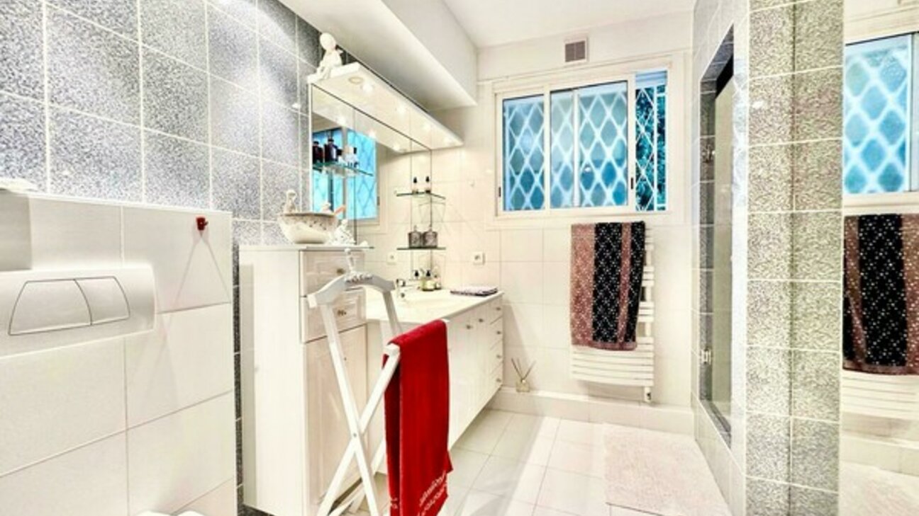 Very large apartment to renovate with sea view - CANNES - 10 / 12