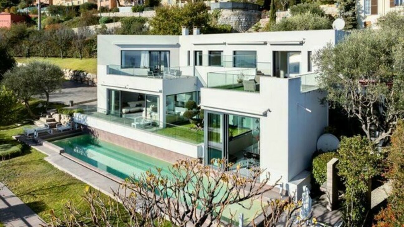 Elegant 350 m² Villa with Panoramic Sea View and Pool - 3 / 11