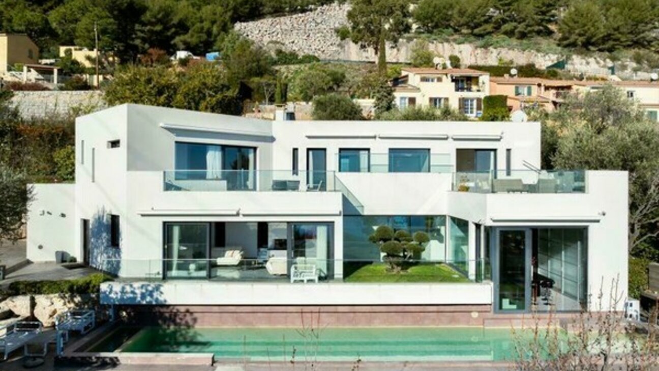 Elegant 350 m² Villa with Panoramic Sea View and Pool - 1 / 11