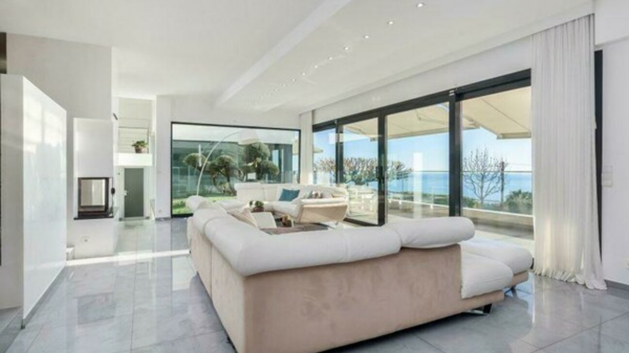 Elegant 350 m² Villa with Panoramic Sea View and Pool - 6 / 11