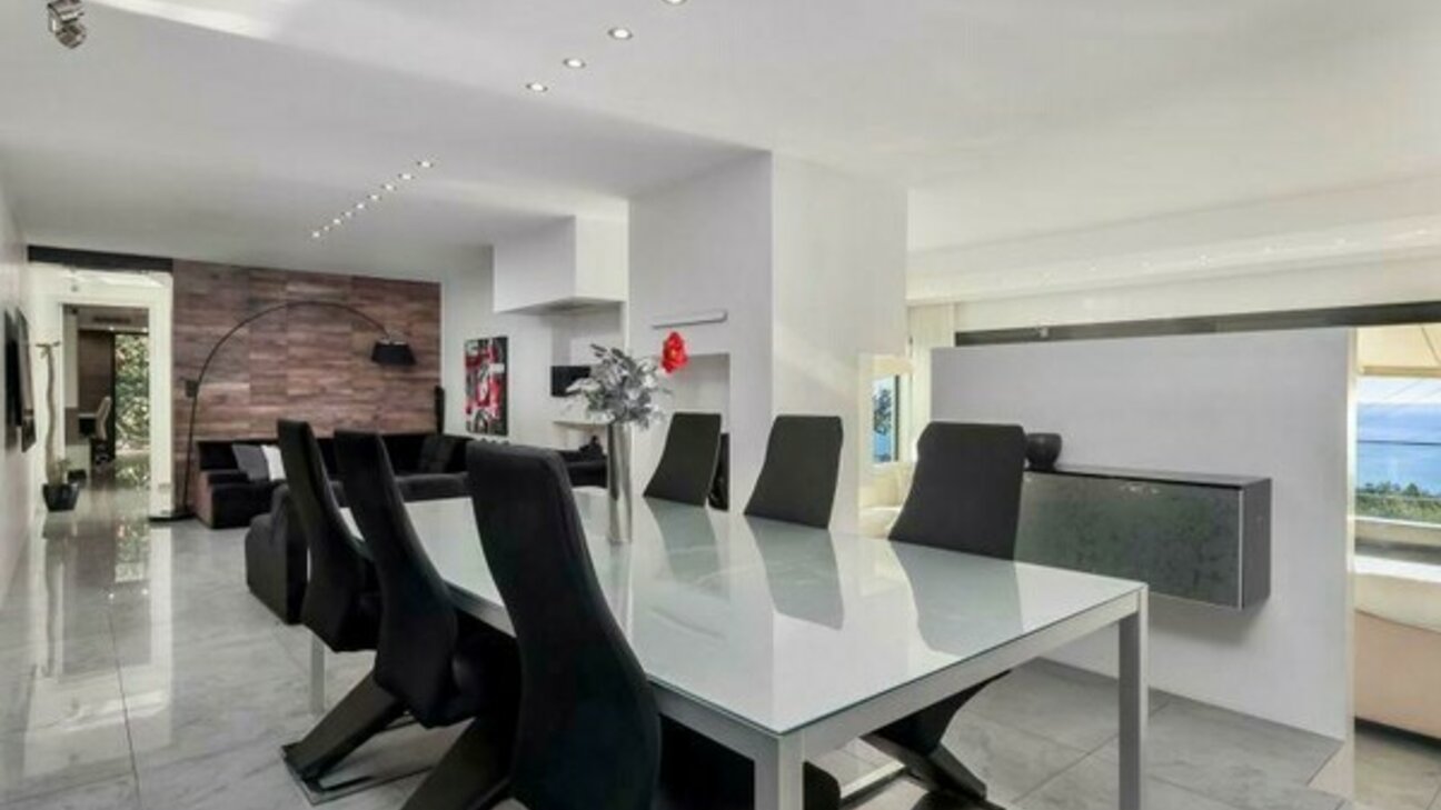 Elegant 350 m² Villa with Panoramic Sea View and Pool - 8 / 11