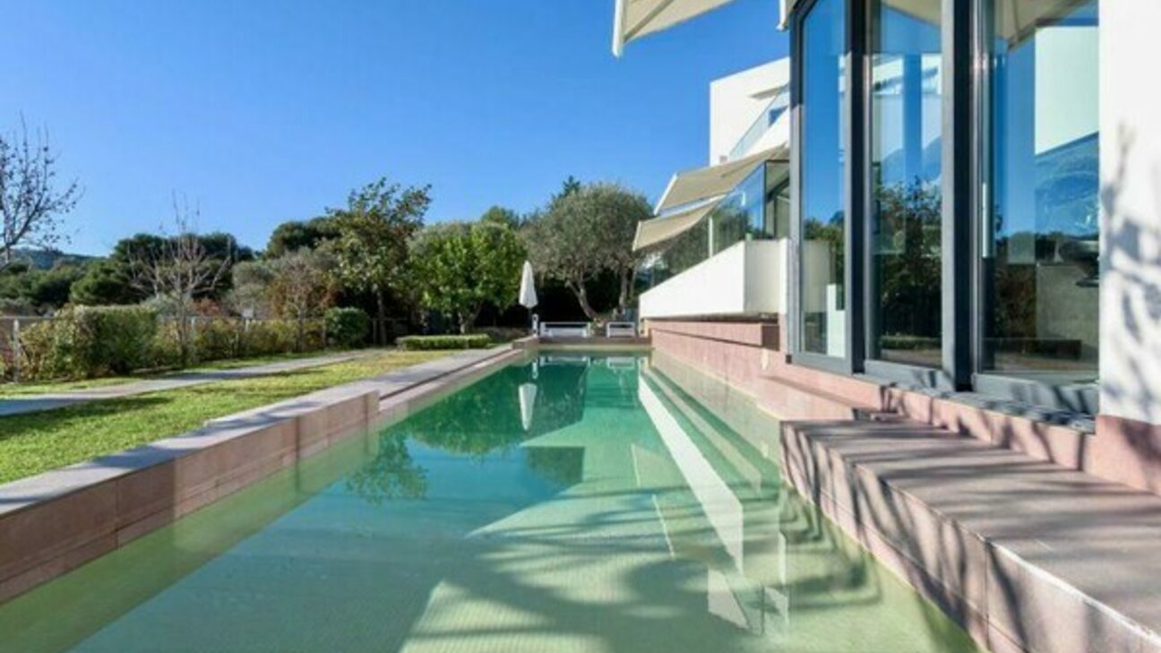 Elegant 350 m² Villa with Panoramic Sea View and Pool - 4 / 11