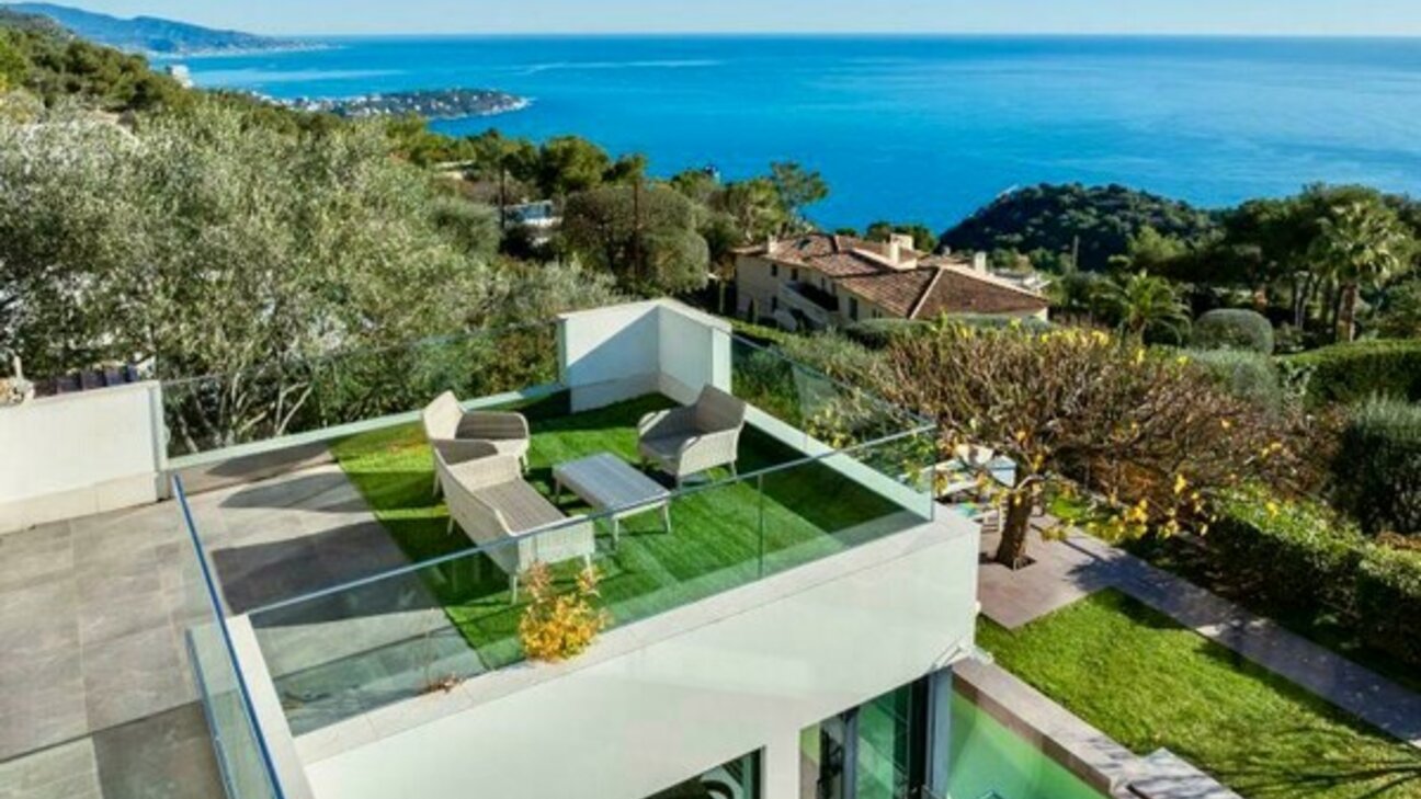 Elegant 350 m² Villa with Panoramic Sea View and Pool - 5 / 11