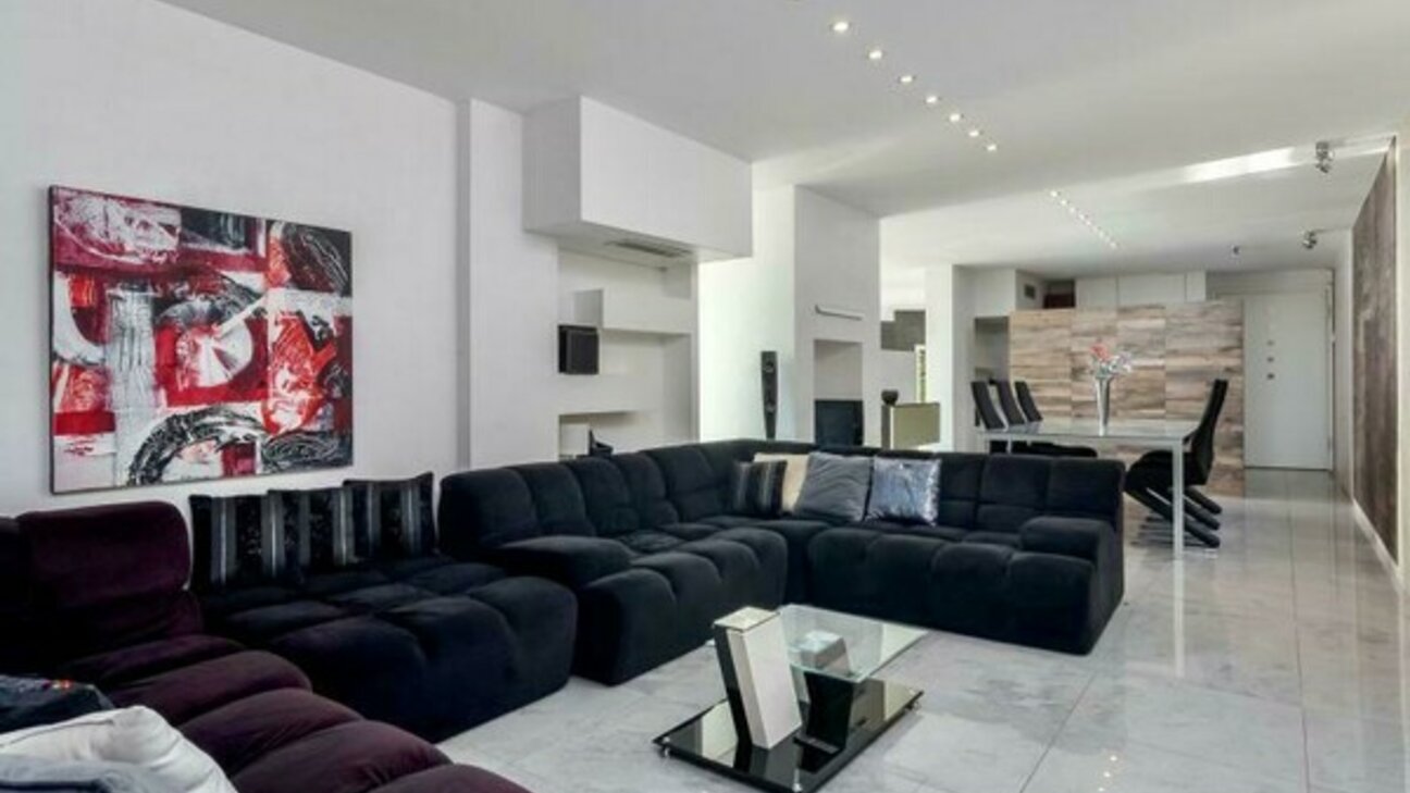 Elegant 350 m² Villa with Panoramic Sea View and Pool - 9 / 11